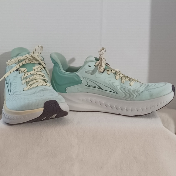 Altra Shoes - Altra Women's Mint Green Ultra Light Athletic Running Shoes Sz 7.5